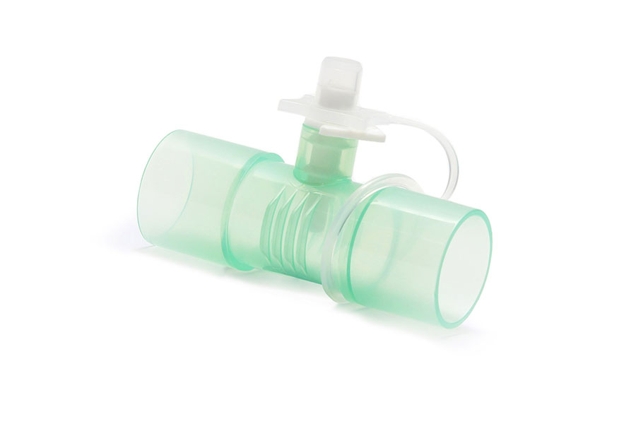 Прямой соединитель 22М-22М с входом для аэрозольной терапии и колпачком